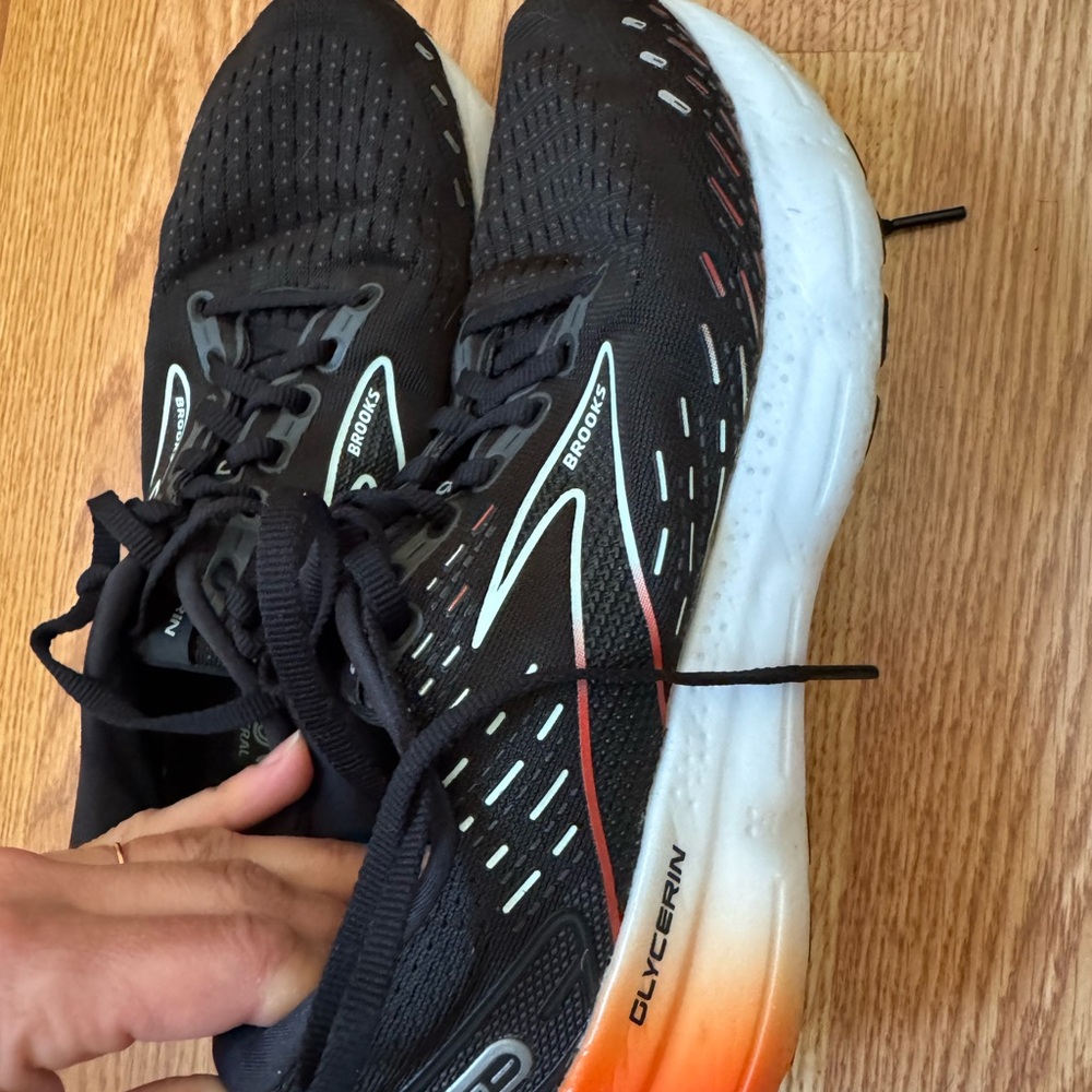 Womens Brooks Black, White, and Orange Glycerin Running Sneakers. Size 8 - Picture 9 of 9